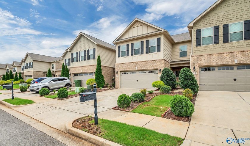 WELCOME HOME! This townhome is in the BEAUTIFUL Lake Forest - photo 3