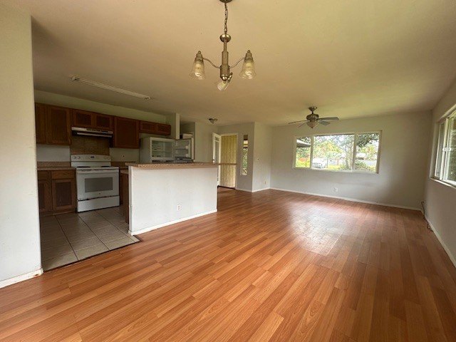 Turn this home into your piece of paradise. Needs some cosmetic - photo 5