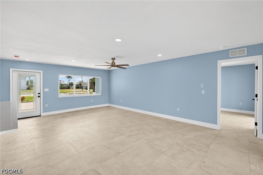 Owner Financing Available!!! Waterfront Paradise with - photo 3