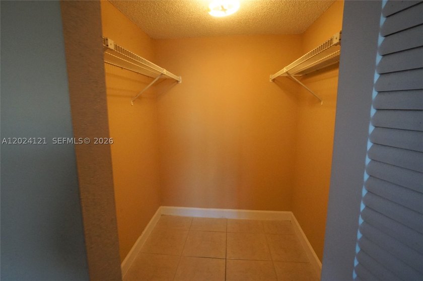 Prime Kendall location, across from Miami Dade College (104th - photo 9
