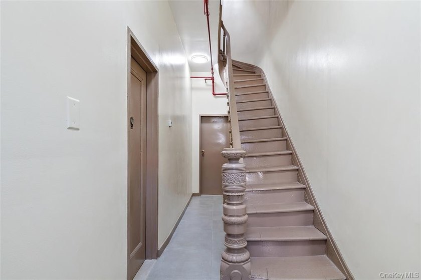 4 Family, plus 6 SRO's, a total of 10 apartments with a yearly - photo 4