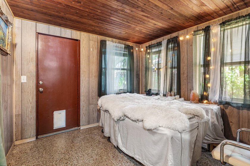 Welcome to this charming single-story residence This - photo 13
