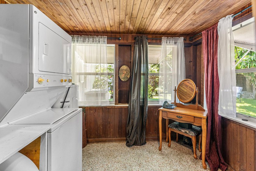 Welcome to this charming single-story residence This - photo 20