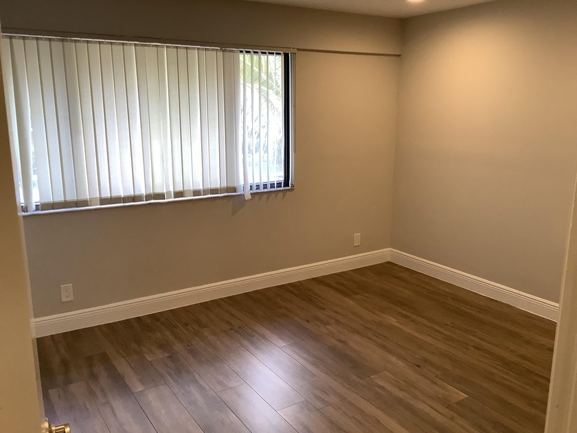 This beautifully renovated 2-bedroom, 2-bathroom townhouse is - photo 7
