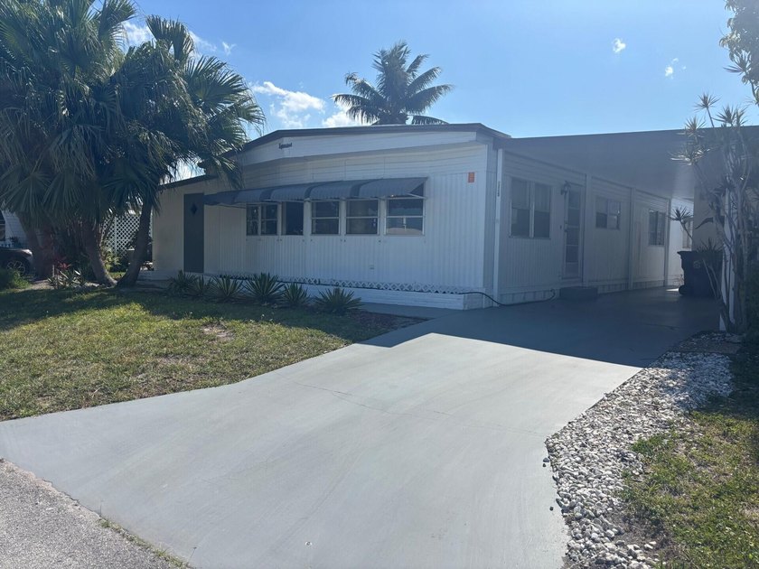 SPACIOUS HOME, VERY WELL MAINTAINED WITH 2 BEDROOMS, 2 BATHS AND - photo 4