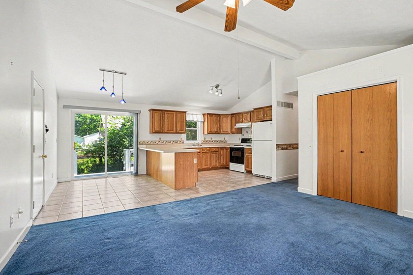 Built in 1999 and lovingly maintained by its original owner - photo 5