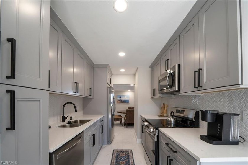 Gulf Access, Turnkey, beautifully renovated, and - photo 3