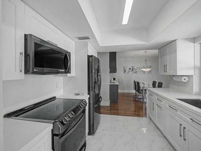 Located just minutes from Town Center Mall and top-rated schools - photo 14