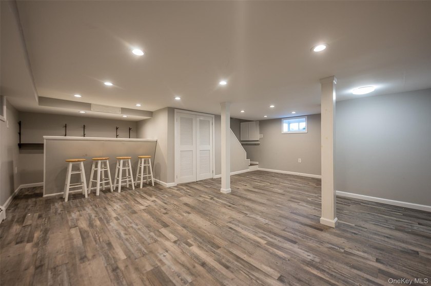 First offering of this custom-built Colonial offering over 3,000 - photo 20