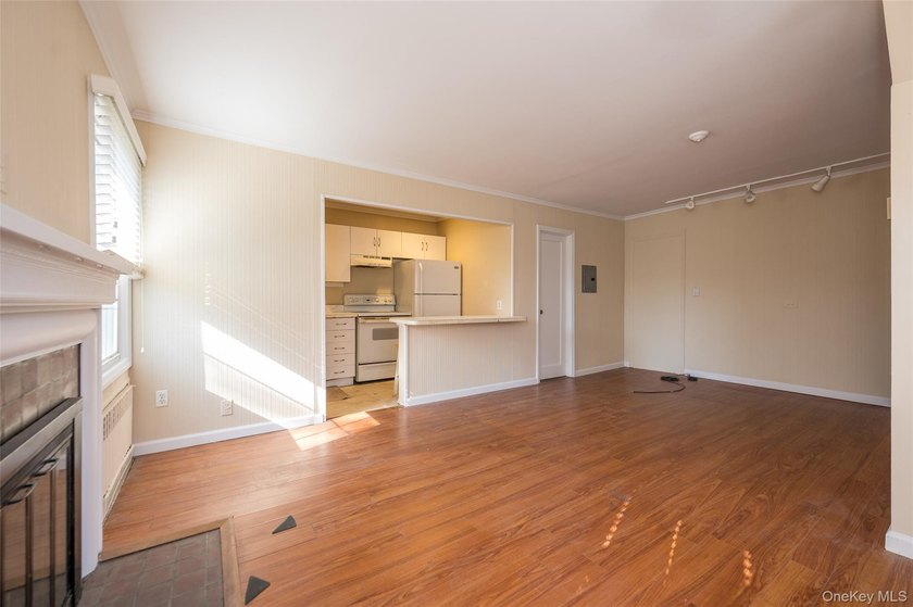 First offering of this custom-built Colonial offering over 3,000 - photo 22