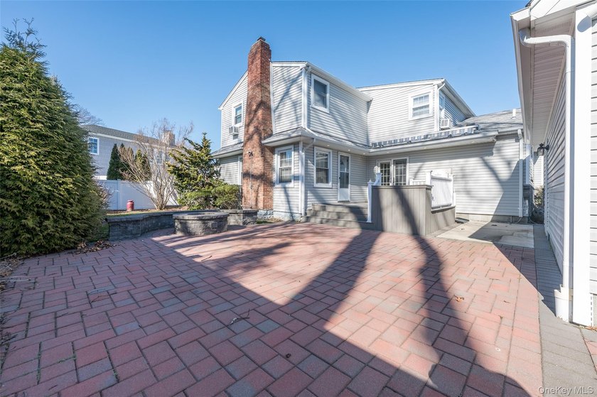 First offering of this custom-built Colonial offering over 3,000 - photo 30