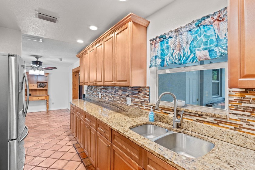 Spacious 4 bedroom, 2 bathroom home, with garage and a versatile - photo 10