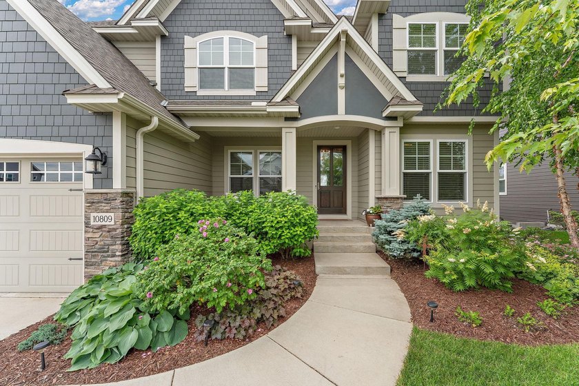Welcome to a one-of-a-kind luxury retreat where thoughtful - photo 11