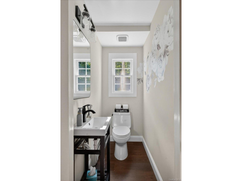 Beautifully Updated Colonial in the Heart of St. James Nestled - photo 14