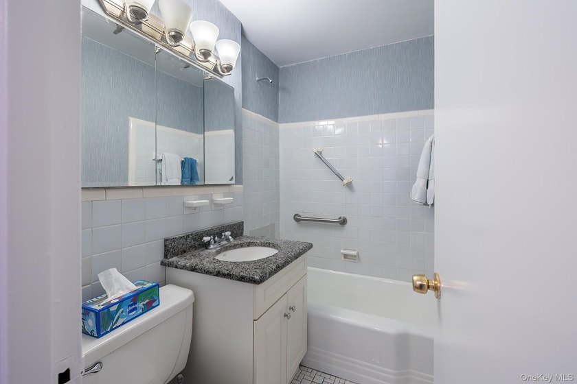 Two-bedroom front view conveniently located in Spuyten Duyvil - photo 17