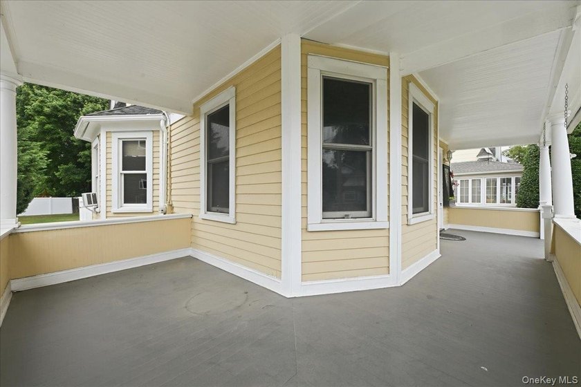 STOP THE CAR! Don't Miss out on this amazing 3 BR 1.5 Bath - photo 4