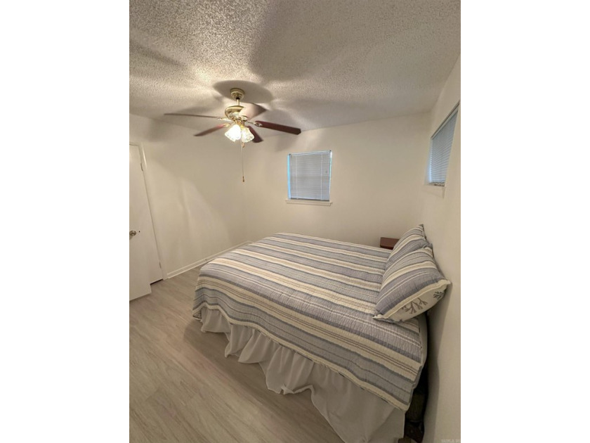 This 2 bdrm/2 bath cozy cottage on the shore of Greers Ferry - photo 8