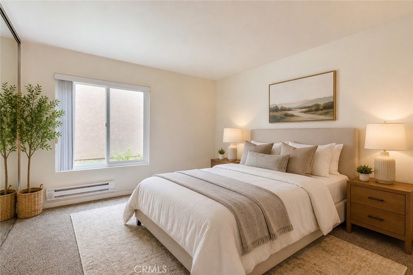 Nicely updated first-floor end-unit offering 3 bedrooms, 2 - photo 9