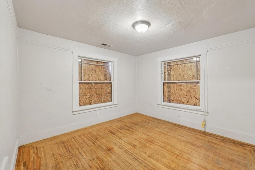 Welcome to 5826 Avenal Ave, a charming gated bungalow offering - photo 15