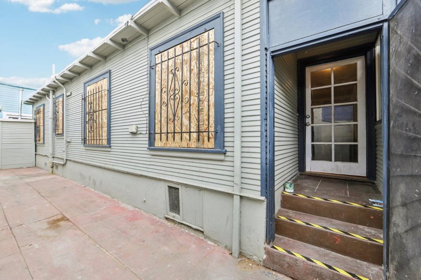 Welcome to 5826 Avenal Ave, a charming gated bungalow offering - photo 23