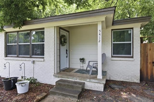 Discover a premier turnkey investment property or chic modern - photo 4