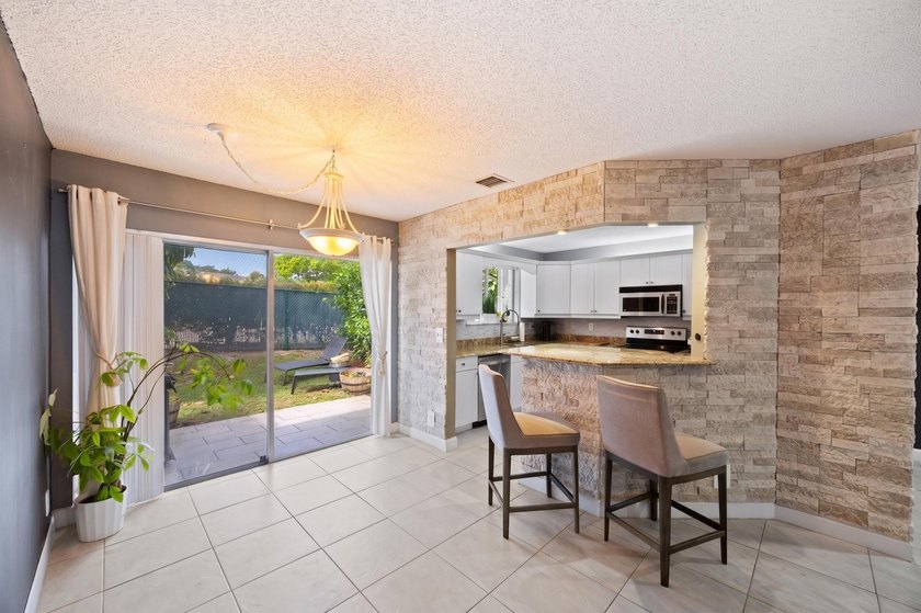 Beautifully updated townhome in the gated community of Discover - photo 8