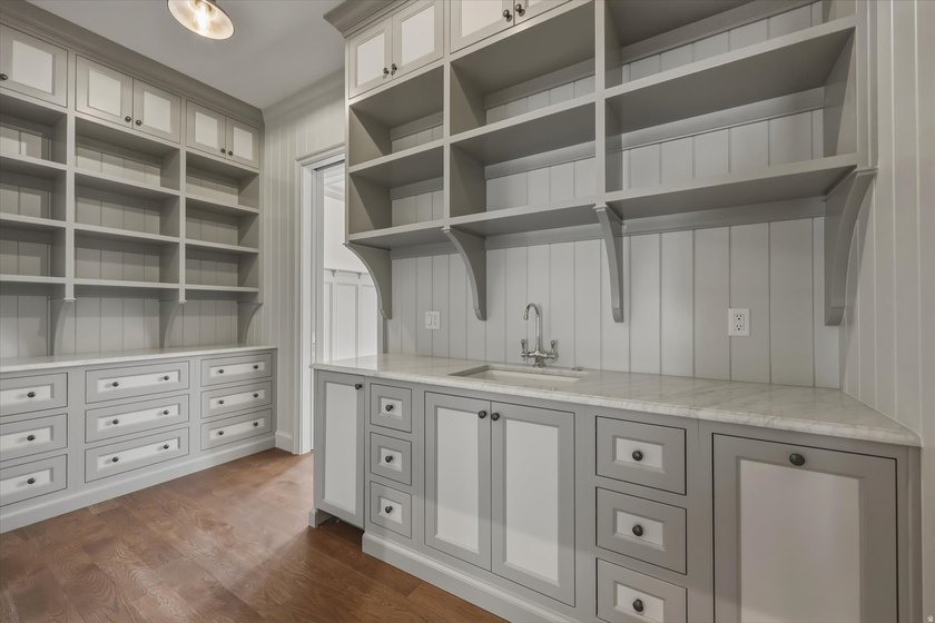Introducing a classically designed Colonial Revival from the - photo 16