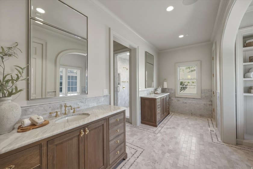 Introducing a classically designed Colonial Revival from the - photo 24
