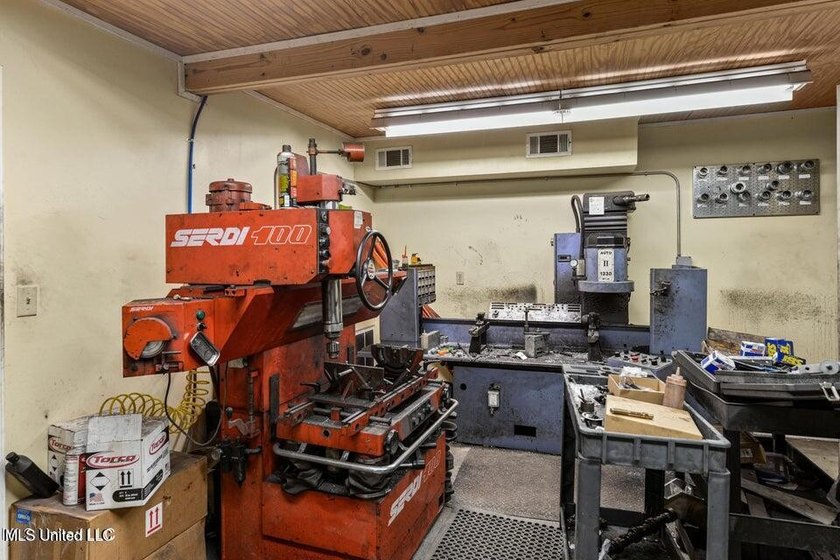 Main Street Machine Building is for Sale. Owner is selling - photo 6