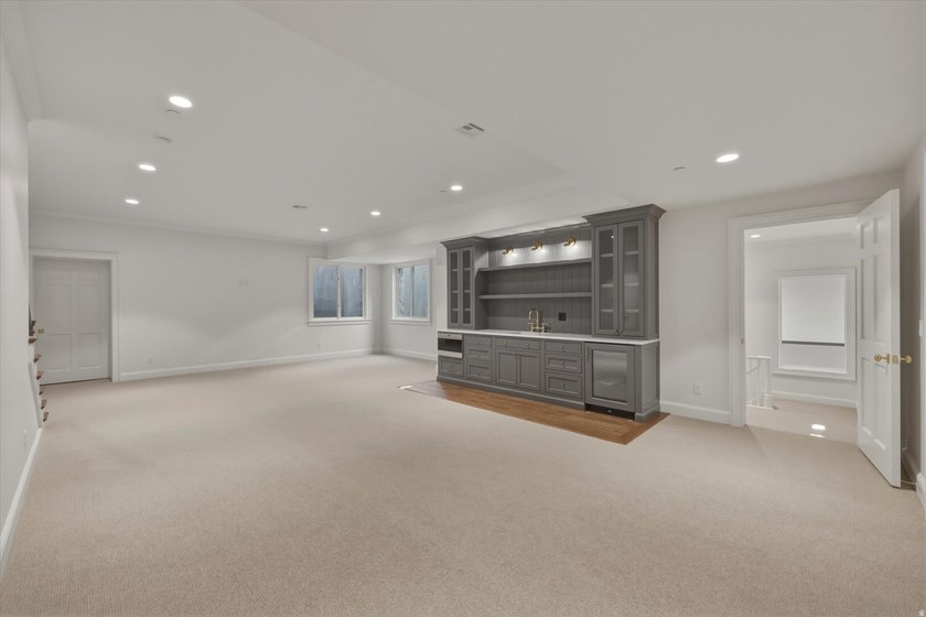 Introducing a classically designed Colonial Revival from the - photo 49