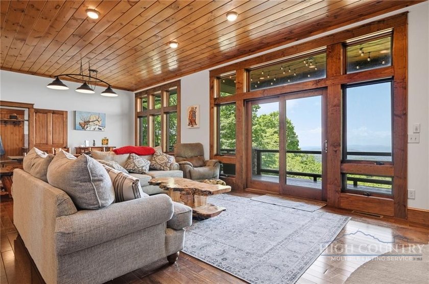 Welcome to Cardinal Perch. This stunning property offers eight - photo 11