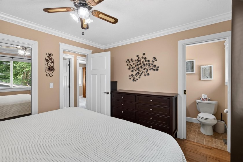 Welcome to this beautifully renovated 4-bedroom home, perfectly - photo 15