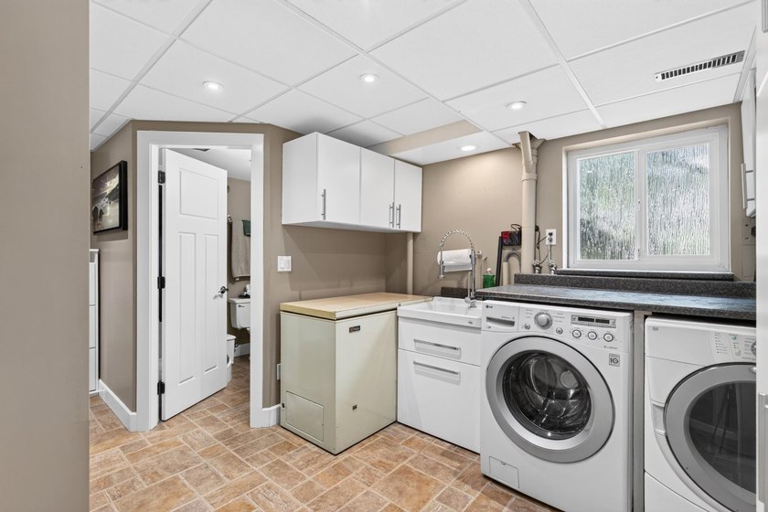 Welcome to this beautifully renovated 4-bedroom home, perfectly - photo 23