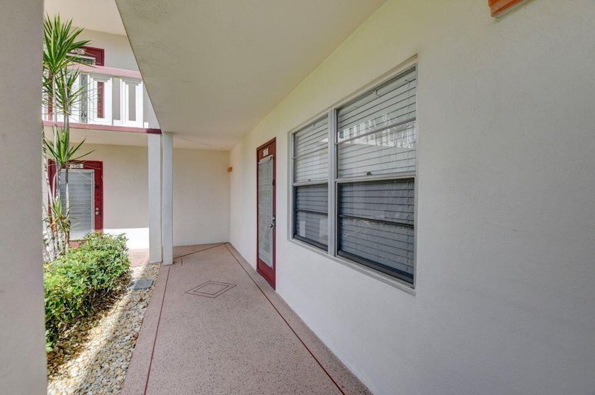 Beautiful first floor corner unit filled with lots of natural - photo 4