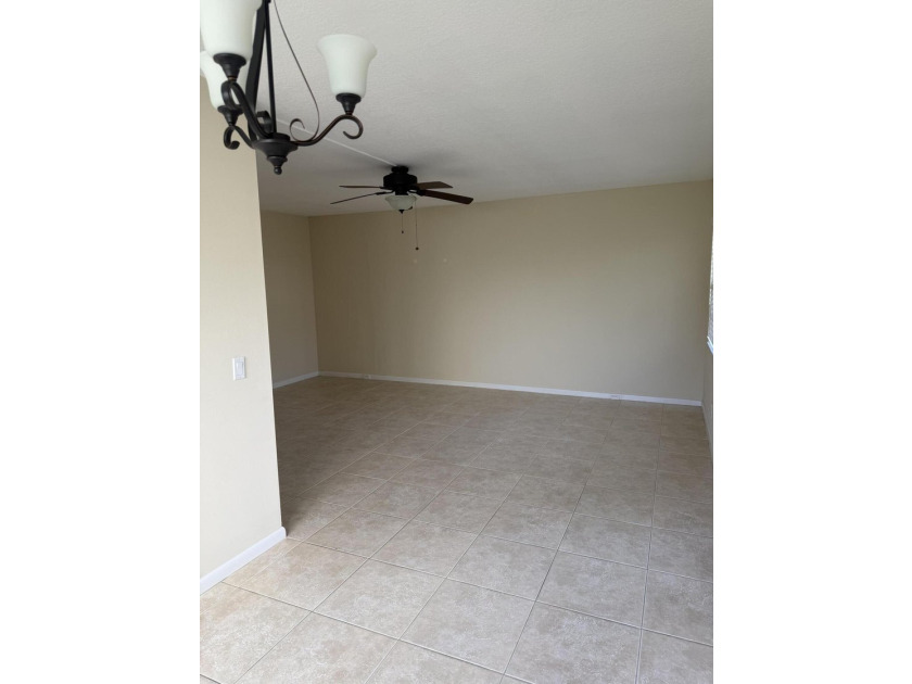 Beautiful first floor corner unit filled with lots of natural - photo 6