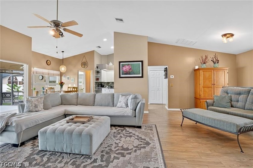 JUST REDUCED!! MOVE in ready Home! *When a house feels like home - photo 9