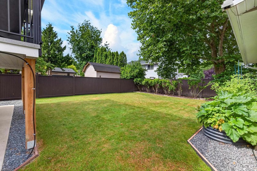 Welcome to this beautifully renovated 4-bedroom home, perfectly - photo 30
