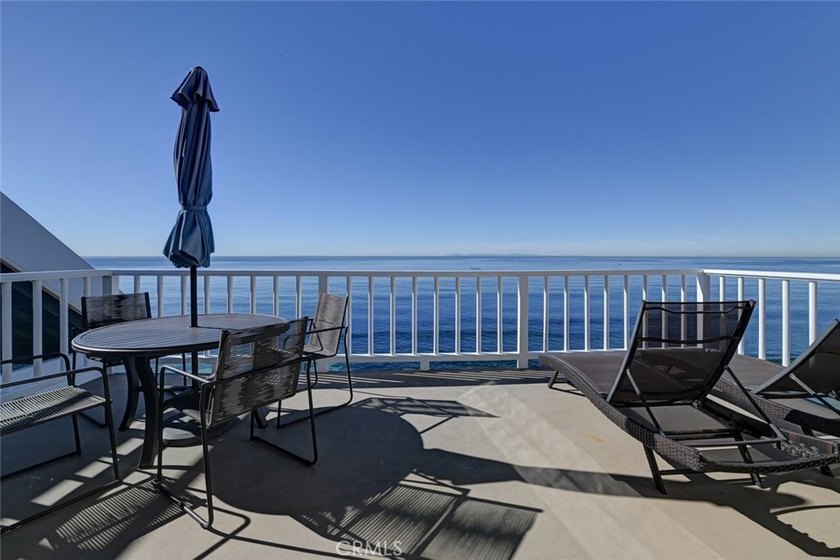 LUXURY OCEANFRONT VACATION RENTAL. This turn-key rental is - photo 7