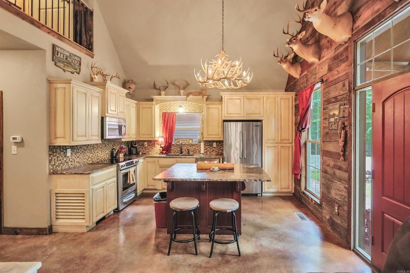 Custom-built log home just minutes from beautiful Lake Ouachita! - photo 9
