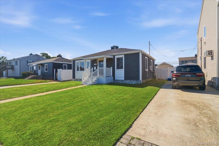 Welcome to this beautifully maintained and move-in ready ranch - photo 3