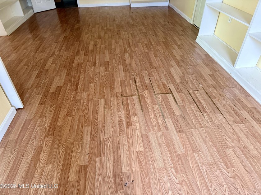 APPROVED SHORT SALE! 3 Bedrooms | 2 Bathrooms, Large bonus room - photo 3