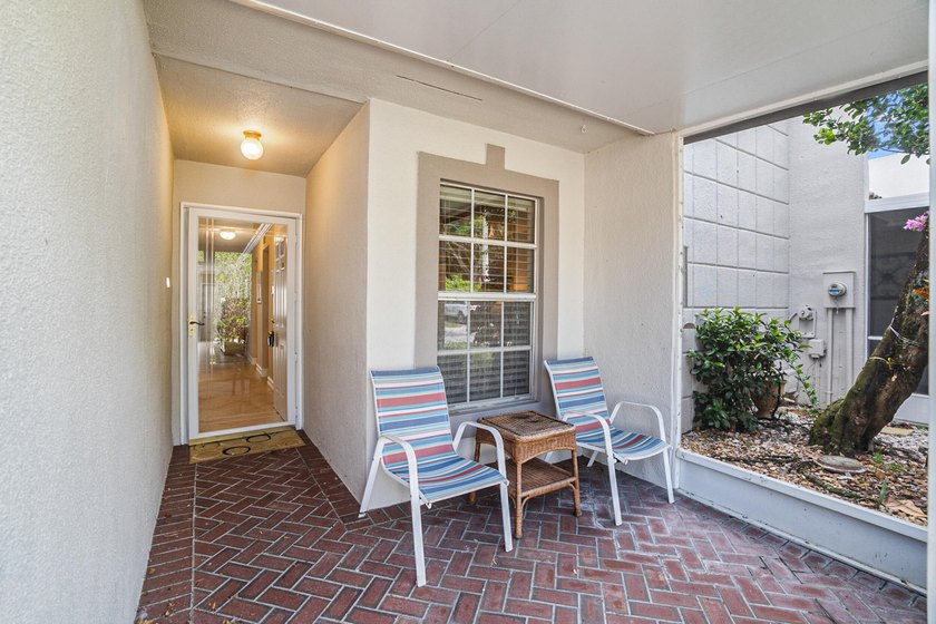 MUST SEE! 2 Bedroom,2 Bathroom Villa with 1-car garage. Garden - photo 4