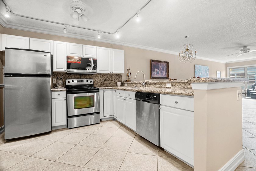 MUST SEE! 2 Bedroom,2 Bathroom Villa with 1-car garage. Garden - photo 9
