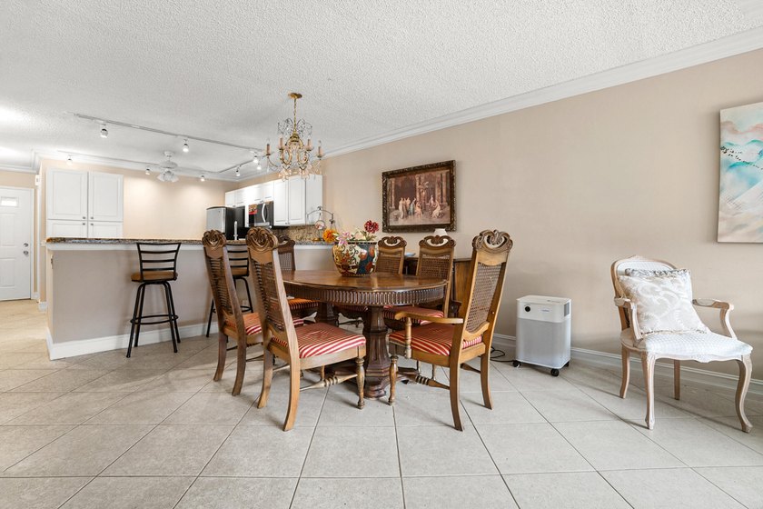 MUST SEE! 2 Bedroom,2 Bathroom Villa with 1-car garage. Garden - photo 10