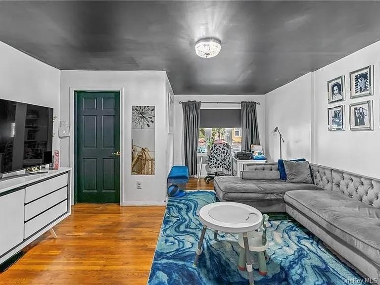 Detached One-Family in the Heart of Canarsie: Space, Parking &amp; - photo 2