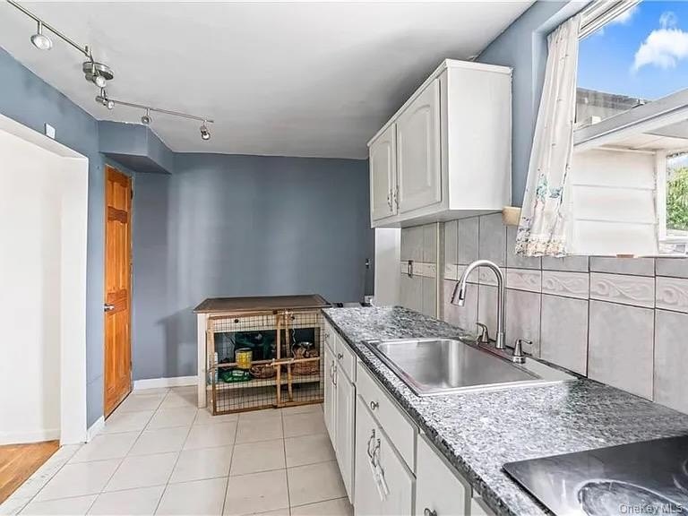 Detached One-Family in the Heart of Canarsie: Space, Parking &amp; - photo 10