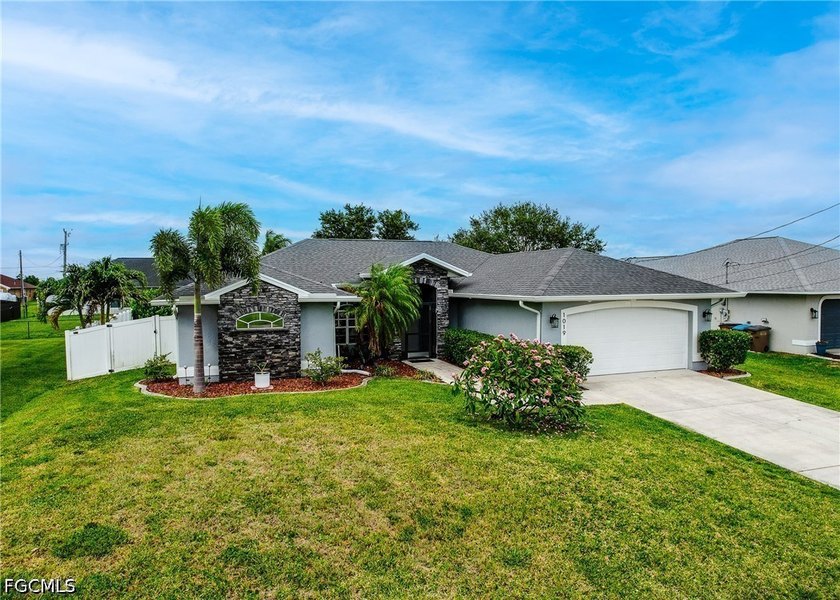 Welcome to this beautifully maintained Florida home located in - photo 3