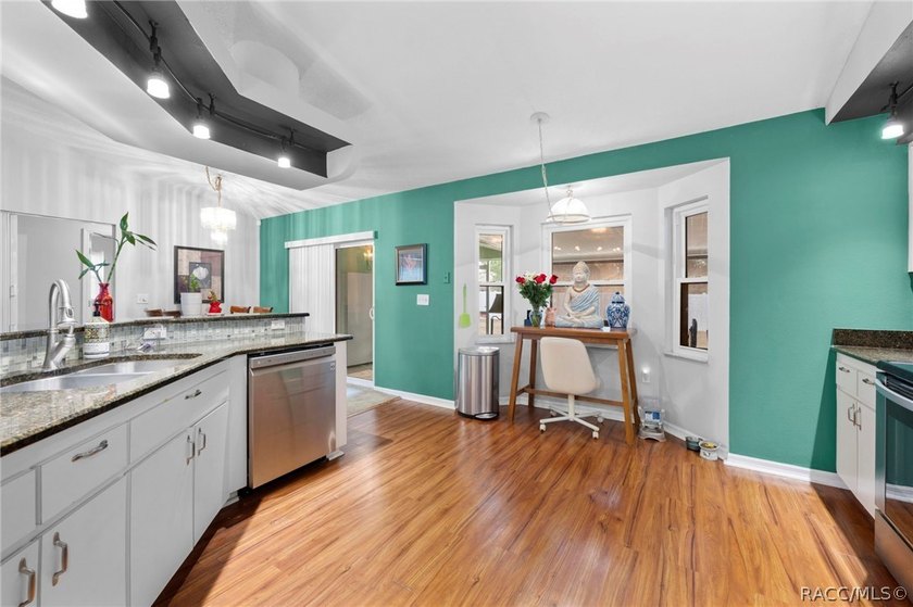 Move-In Ready Home in the Heart of Spring Hill! Welcome to this - photo 11