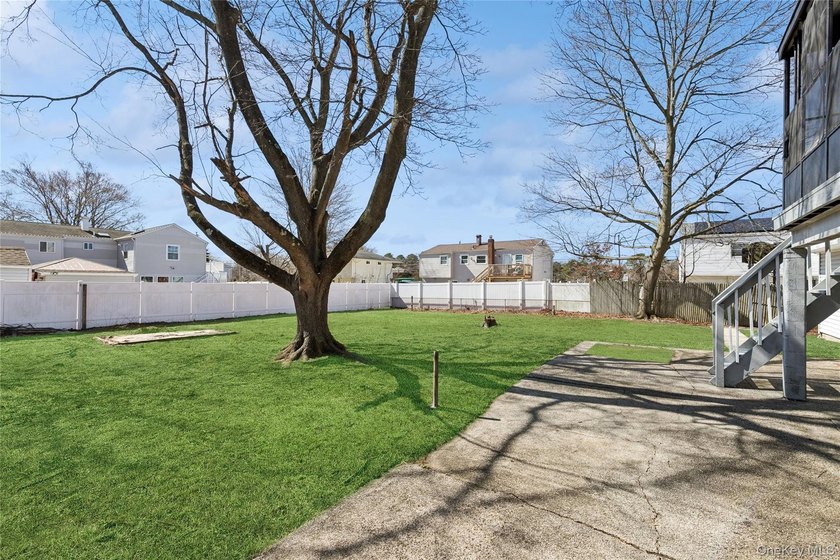 Beautifully remodeled Hi-Ranch offering a functional and - photo 29