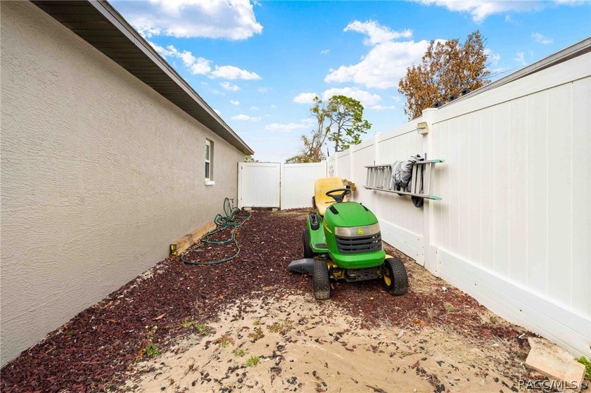 Move-In Ready Home in the Heart of Spring Hill! Welcome to this - photo 44